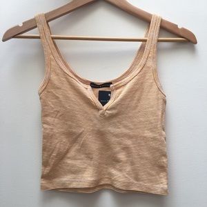 Brandy Melville crop Top🌻